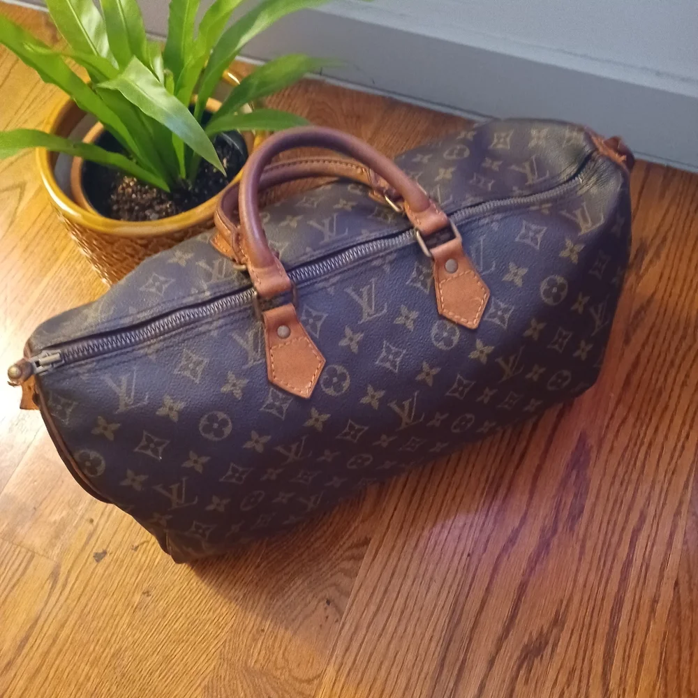 LV MONOGRAM SPEEDY 40. As Is. Authentic. Sales are final. LV Dustbag included - Picture 2 of 9